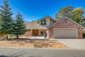 5 Mi to Lake Natoma Home with Deck in Orangevale!